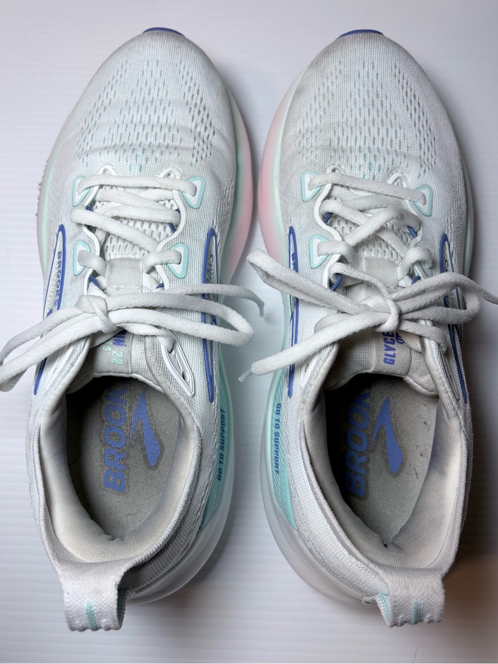 Brooks Glycerin GTS 21 White Athletic Shoes with Light Blue and Lavender Accents